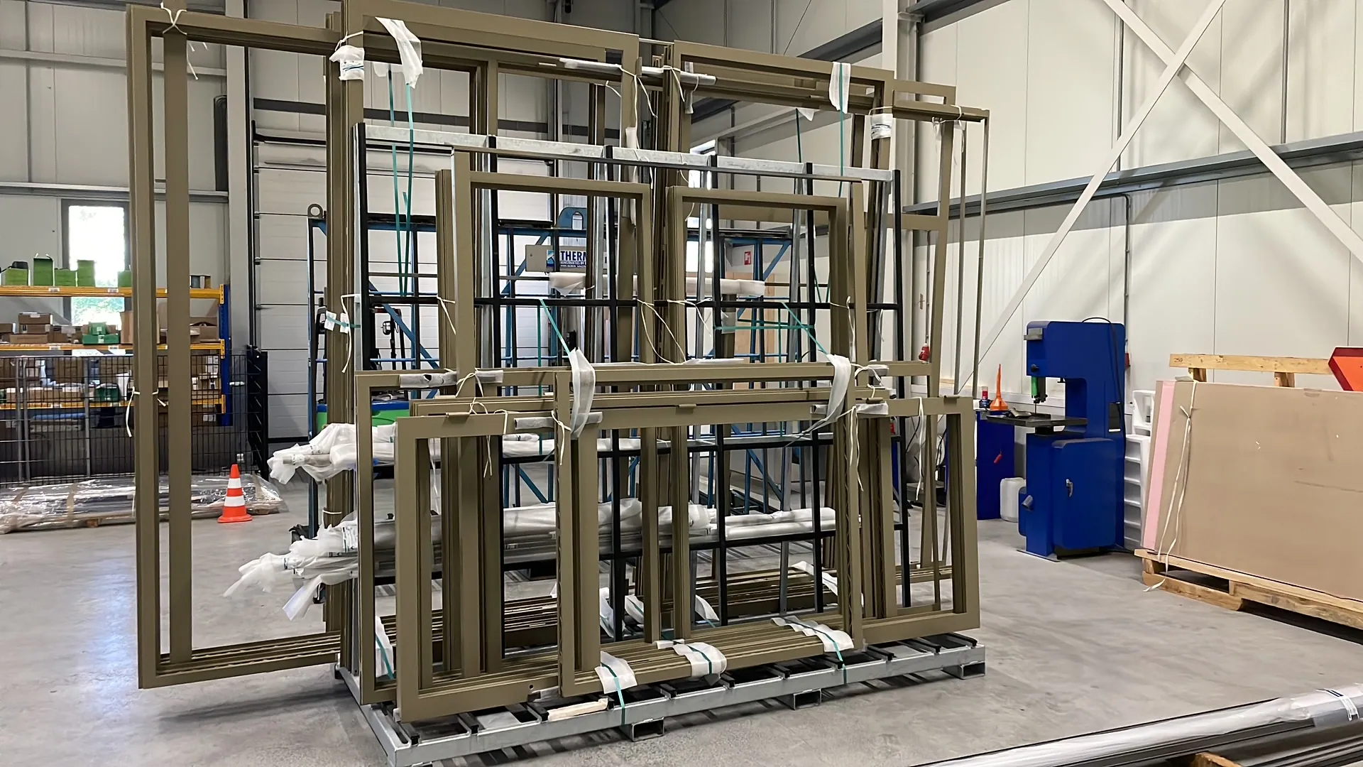 Stalen kozijnen op maat in de werkplaats van VT Supply